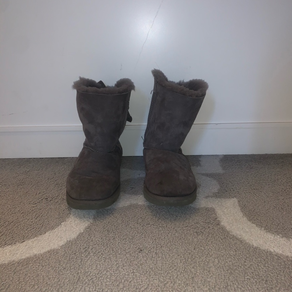 Women’s short gray classic double bow uggs